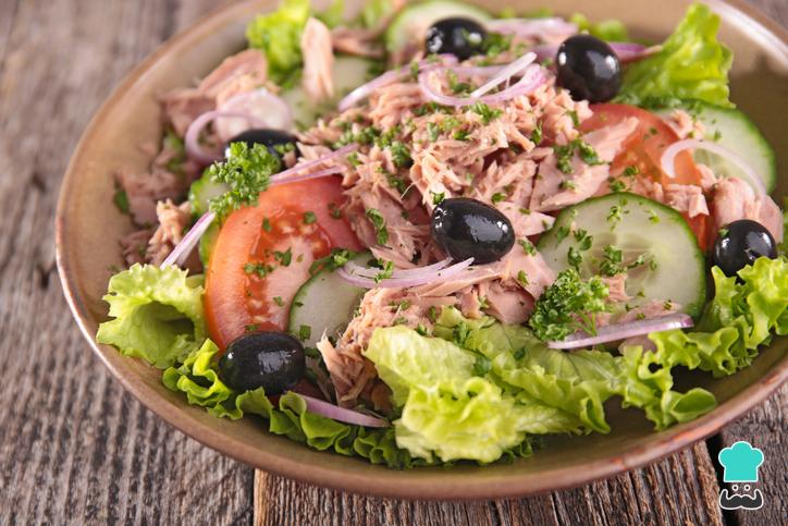 ENSALADA MEDITERRÁNEA DE BONITO MERENGⓊE