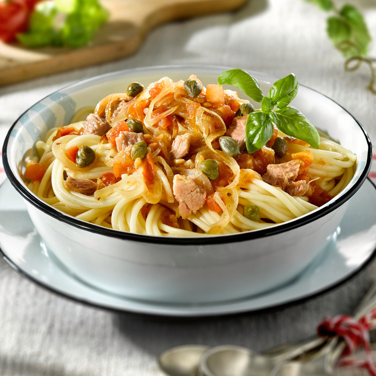 PASTA AL AJILLO CON BONITO MERENGUE